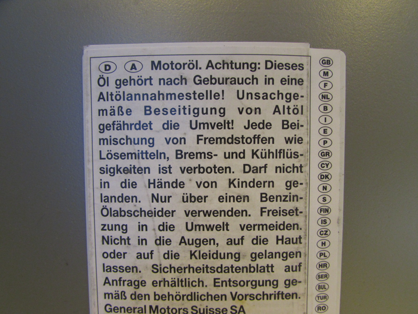 В тексте задней бумажной этикетки допущены ошибки, в слове GebUrauch - в оригинале Gebrauch. В слове Umvelt – в оригинале Umwelt.
